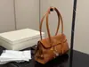 2026P Logo Triangular Moda Vintage Versátil Bolso de Hombro o Axila con Asa Larga Piel de Vaca Nuevo Cuero Genuino Diseño Sencillo