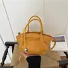 Bolsa de balde de design de nicho transfronteiriço para mulheres, nova coleção outono 2026, de alta qualidade, luxo discreto, adequada para o trabalho, bolsa de ombro ou bolsa transversal