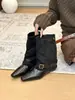 Primeiro encontro Ji Lao Qian Han Fan! Botas de perna de calça de couro dividido com bico quadrado e salto oculto de 5 cm para mulheres outono 2026 botas curtas de salto grosso