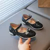 Zapatos de tacón alto pequeños de cuero elegantes para niñas 2026 verano y otoño nueva moda zapatos Mary Jane de tacón grueso poco profundos con pedrería