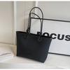 Bolso Tote Tejido Popular de Verano para Mujer 2024 Nueva Llegada Gran Capacidad Casual Bolso de Hombro Moderno Explosivo para ir al trabajo