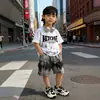 Conjunto Ligero para Niños 2026 Nuevo Estilo para Niños Pequeños, Verano Rayas Verticales Diseño de Letras, Elegante Conjunto de Dos Piezas de Manga Corta con Cuello Redondo para Niños