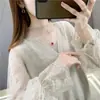 Camiseta interior fina de encaje hueco para mujer 2023 Primavera y Otoño Nuevo suéter para mujer, prenda interior y exterior, top de moda estilo occidental