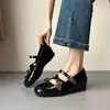 Versão em Pele de Ovelha Sapatos de Salto Baixo Estilo Ballet Doce-Cool Retrô Sapatos Mary Jane Femininos com Bico Quadrado Francês e Detalhe de Laço com um Toque de Nicho