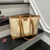 Bolsa Tote Elegante de Grande Capacidade, Nova Coleção Outono/Inverno 2025, Costura em Cor Contrastante, Textura Simples, para Usar na Axila ou no Ombro, Bolsa Feminina