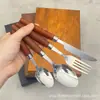 Conjunto de Talheres de Aço Inoxidável 304 em Caixa, Conjunto de Faca, Garfo e Colher Estilo Ocidental com Cabos de Madeira Sapele, Garfo, Faca de Churrasco, Colher de Sobremesa