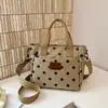 Nova bolsa de mão impermeável casual com poá transfronteiriça, bolsa de grande capacidade para o dia a dia, bolsa de ombro e transversal feminina versátil e moderna