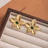 Novos Brincos de Metal Flor de Pérola para Mulheres Estilo Francês Luxo Leve Nicho Sentido de Alto Padrão Estilo Ins Brincos Dourados