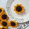 Un regalo de temporada de graduación de primera categoría: Cabeza de girasol tejida a mano con hilo, un recuerdo significativo para los exámenes
