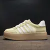 Zapatillas de entrenamiento transpirables de malla con suela gruesa para mujer, nuevas de 2026, de verano, súper vendidas, versátiles, deportivas casuales, zapatillas blancas