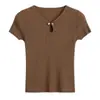 Top de punto negro simple estilo coreano con cuello en V y manga corta, con botones metálicos para mujer, nuevo modelo de verano 2026, único, hermoso y extremadamente atractivo