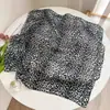Lenço Quadrado de Veludo de Cavalo Britânico de Alta Qualidade com Blocos de Cor Lenço Estampado Elegante Retrô Lenço Quadrado Moda Primavera e Outono