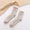 Calcetines de coralina para mujer para otoño e invierno, engrosados y afelpados, calcetines de toalla para el hogar, calcetines largos para dormir, calcetines cálidos de longitud media para maternidad