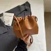 Bolsa plisada casual de verano para mujer, nuevo estilo 2026, bandolera versátil, bolso de hombro moderno, bolso nube para el trabajo