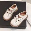 Zapatos de cuero estilo coreano para niñas, nuevo modelo de otoño 2026, zapatos estilo princesa con lazo de alta apariencia y suela suave para bebés