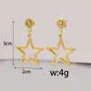 E62 Suministro del fabricante: Aretes grandes de estrella de cinco puntas color dorado de acero inoxidable, aretes redondos con acentos de diamantes blancos