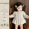 Enterizo de primavera y otoño para bebé niña, estampado floral, diseño triangular, mameluco estilo princesa con encaje y sombrero a juego
