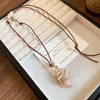 Collar de cordón de cuero con perla cuadrada de acrílico, estilo vintage y artístico, cadena para suéter, diseño único, joyería de lujo ligera, venta al por mayor