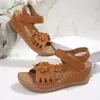 Sandálias Plataforma Anabela Femininas Novas Primavera 2026 Tamanho Grande Cross-Border Sandálias de Praia Peep-Toe com Decoração Floral
