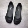 Zapatos de mujer de suela blanda estilo francés, nuevo modelo otoño 2026, zapatos casuales cómodos poco profundos de cuero, zapatos de tacón bajo para madres