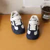 Nuevos Zapatos Infantiles Primavera/Verano 2026: Zapatos Deportivos Casuales Cómodos de Suela Suave para Niños, Zapatos de Moda Retro Estilo Coreano para Niñas Forrest Gump