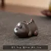 Adorno Creativo de Mascota de Té de Arcilla Púrpura Pez Dragón, Se Puede Usar como Decoración de Té Atrae Riqueza, Decoración de Bandeja de Té, Accesorio de Juego de Té de Cerámica