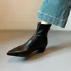 2026 Botines Delgados Simples Versátiles de Tacón Bajo Punta Fina para el Uso Diario Parte Superior Suave Suela Suave Silueta Delgada Botines Elásticos