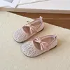 Zapatos Transpirables de Malla Hueca Primavera 2026 para Niñas Moda Infantil Zapatos de Princesa con Lazo Suela Suave Sandalias Estilo Little Chanel