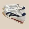 2026 Novo Estilo Coreano Simples Plano Antiderrapante Sapatos de Treino Alemães Versátil para Exterior Casual Solado Macio Couro Macio Esportes Sapatos Femininos