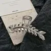 Pinza para el cabello grande asimétrica de plata metálica de alta gama Ins coreana para recogidos en la parte posterior de la cabeza, Pinza de tiburón para el cabello al por mayor