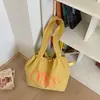 2026 Nueva Bolsa de Hombro Tipo Tote de Lona con Letras de Moda para Viajes Diarios Gran Capacidad Color Sólido para Mujer Transfronteriza
