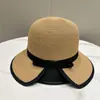 Sombrero de Paja de Verano Nuevo a Estrenar de 26 Años para Mujer, Sombrero de Sol de Ala Ancha, Sombrero Tipo Cubo Tejido de Moda Estilo Coreano que Hace que la Cara Parezca Más Pequeña, Adecuado para Vacaciones en la Costa