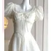 Vestido largo estilo francés femenino de puro deseo con mangas abullonadas e inserciones de encaje, estilo delicado, vestido formal entallado a la cintura