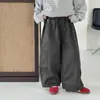 Tong Ku Ropa Infantil Colección Otoño 2026 Versátil Patchwork Bolsillo de Parche para Bebé Pantalones de Niño Algodón Puro Holgados Pantalones Casuales para Niños Modernos