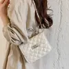 Bolso de cadena acolchado estilo Chanel para mujer, nuevo modelo 2026, sensación de alta gama, bolso de mano cuadrado pequeño, moderno y versátil, bolso de hombro y cruzado
