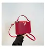 Bolsa Decorativa Simples em Forma de V Modelo Novo 2025, Bolsa Balde Transversal de Ombro Único Moderna e Estilosa para Mulheres