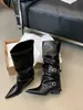 Botas apiladas de punta con hebilla estilo coreano Chuyuji para mujer, botas largas de invierno, botas de jinete estilo punk adelgazantes, moda