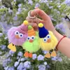 Lindo colgante de pato de peluche, adorable charm para bolso de niña, llavero, pequeño regalo para estudiantes de preescolar, juguete para venta ambulante