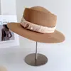 Sombrero de Paja Plano de Estilo Socialité con Cinta Plisada de Perlas para Mujer, Sombrero de Sol de Verano, Sombrero de Playa Vintage de Copa Cóncava