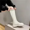 Botas de montaria femininas da moda, novas botas longas de nicho para outono e inverno de 2026, botas brancas elásticas de cano médio, botas de cano alto