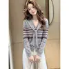 Ropa casual y relajada de otoño estilo coreano, nuevo modelo 2026, top tipo chal gris extremadamente hermoso