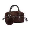 Nova bolsa Boston de camurça retrô 2026, uma bolsa de mão luxuosa, elegante e discreta para mulheres, perfeita como bolsa de ombro ou bolsa transversal