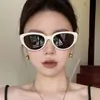 Nuevas Gafas de Sol Resistentes a los Rayos UV Estilo Spice Girl Montura Pequeña Ovaladas Ojo de Gato Moda Callejera Retro Europea y Americana Transfronteriza Sesión de Fotos