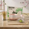 Conjunto de Tigela de Chá de Cerâmica com Gradiente Rosa Matcha com Conjunto de Cinco Peças de Acessórios de Bambu para Uso Doméstico
