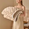 Manta Jacquard Grossa de Tafetá com Três Camadas para Presente Transfronteiriço Manta Quente de Alto Peso para Outono e Inverno Manta de Flanela