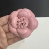 Acessório de Moda de Seda de Alta Qualidade 8cm Flor de Camélia Ultra-Resistente com Broche e Presilha Dupla Utilização