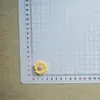 Nuevos accesorios coloridos brillantes de resina de girasol para clips de pelo de pegamento de crema DIY, fundas de teléfono, zuecos y accesorios de pulsera