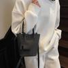 Comercio Exterior Bolso de Cubo de Venta Caliente para Mujer Nicho de Alta Gama Estilo Nuevo 2025 Bolso de Mano Simple para Combinar con Todo Bolso Cruzado Trendy para Combinar con Todo