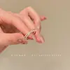 Anillo de Camelia de Perlas Suaves Estilo Francés para Mujer, Nuevo Modelo 2026, Diseño de Nicho de Lujo Ligero, Exquisito Anillo Popular para el Dedo Índice