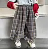 Pantalones de Verano a Cuadros Antimosquitos para Niños, Pantalones Elegantes de Estilo Coreano para Niños con Puños de Pedrería, Nuevos Pantalones Largos de Moda de Verano 2026